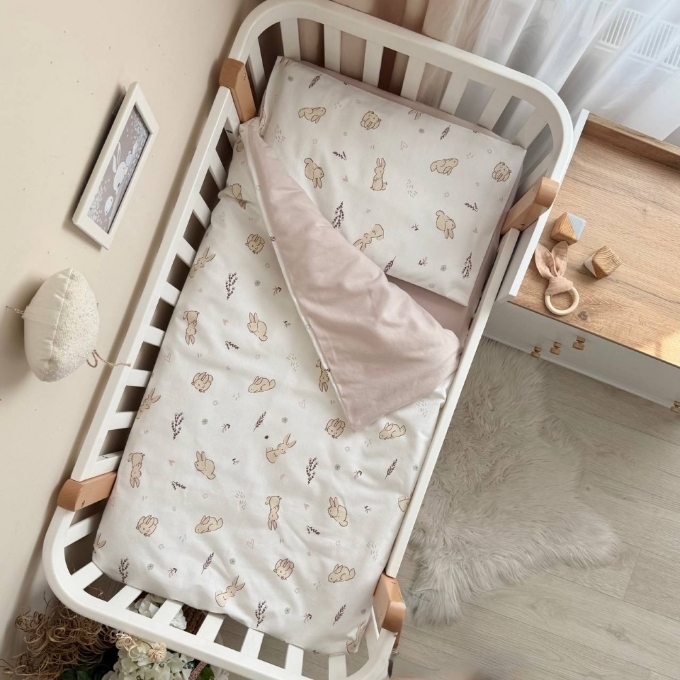 Set lenjerie de schimb pentru patut bebe 3 piese Iepurasi veseli (3)